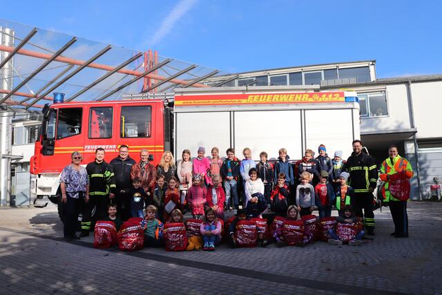 Erwachsene v.l.n.r. Susanne Riebold, Christoph Höchtl, Roland Seemüller, Roland Dörfler, Sabine Fröhlich, Florian Nischwitz, Constanze Reger