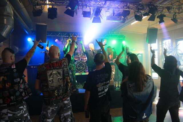 Post-Hardcore bis Death Metal – da bleibt kein Platz für Grübeleien und schlechte Stimmung. Die Besucher beim Crewsade of Metal-Festival im Jugendzentrum Atlantis können das bestätigen.