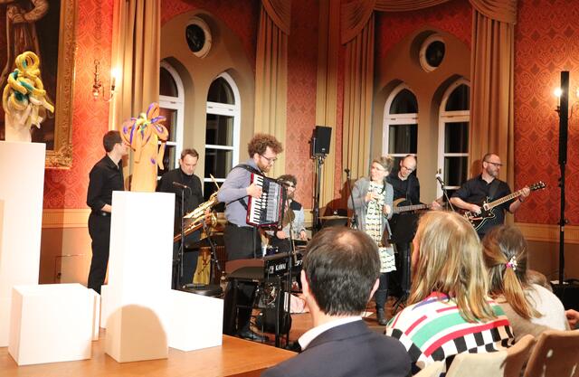 Die Lehrerband des Schyren-Gymnasium begleitete den Abend musikalisch.