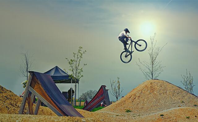 Der erste IlmJam fand am 22. April 2023 am Dirtpark in Pfaffenhofen mit etwa 100 Fahrenden und vielen Besuchern bei bestem Wetter statt.  | Foto: Günther Köchel