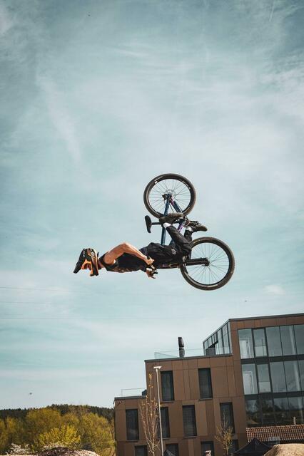 Der erste IlmJam fand am 22. April 2023 am Dirtpark in Pfaffenhofen mit etwa 100 Fahrenden und vielen Besuchern bei bestem Wetter statt.  | Foto: Naser Jumaa