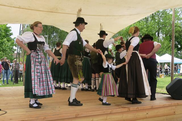Auftritt des Trachtenverein Ilmtaler Pfaffenhofen auf dem Neubürgerfest.
