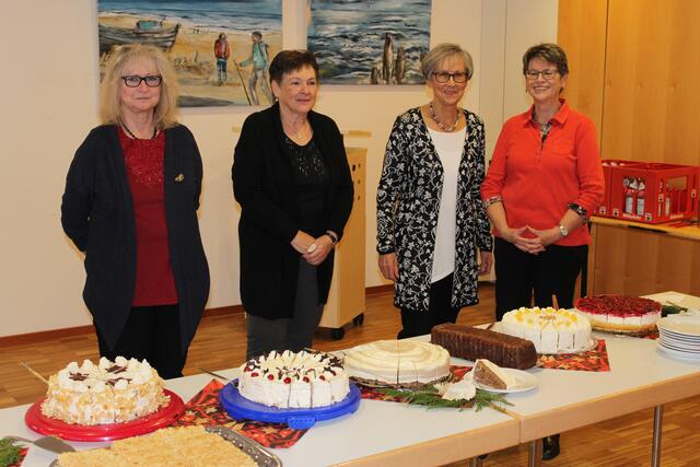 Kuchen und Torten beim Sonntagscafé im Seniorenbüro. | Foto:  © Seniorenbüro