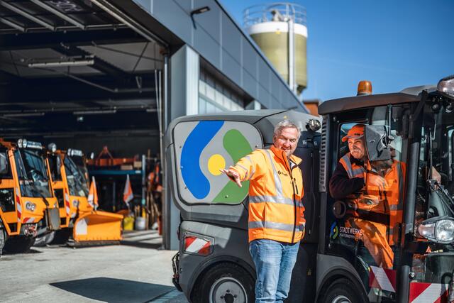 Von der Straßenreinigung bis zur Mülleimerleerung: Der Stadtservice mit all seinen Mitarbeitenden sorgt jeden Tag aufs Neue für ein sauberes und intaktes Pfaffenhofen.  | Foto: Kerstin Rysavy