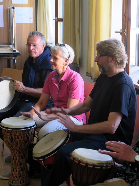 Der Trommelworkshop im Haus der Begegnung kam bei den Teilnehmenden sehr gut an. 