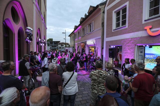 Neben den drei großen Open-Air-Bühen gab es Musik an vielen weiteren Ecken rund um den Hauptplatz. | Foto: Florian Schaipp