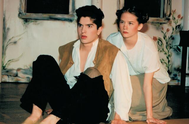 Ömir Samsa und Andrina Kremer als Jorinde und Joringel  | Foto: Theaterspielkreis Pfaffenhofen