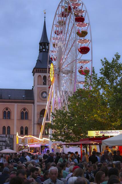 Auch das Riesenrad durfte bei den Langen Nächten der Kunst und Musik nicht fehlen. | Foto: Florian Schaipp