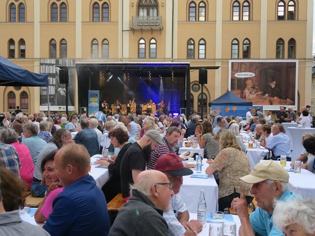 Zünftige Blasmusik &amp; wohlgesonnener Wettergott bei der Eröffnung der Paradiesspiele am 10. Juni. Zu Gast: Die Schlenkerer