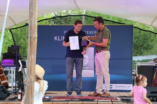 Der Jurypreis für die höchste CO2-Einsparung erhielt Max Knorr mit dem Projekt „Nachhaltig heizen mit Fernwärme Knorr“. 