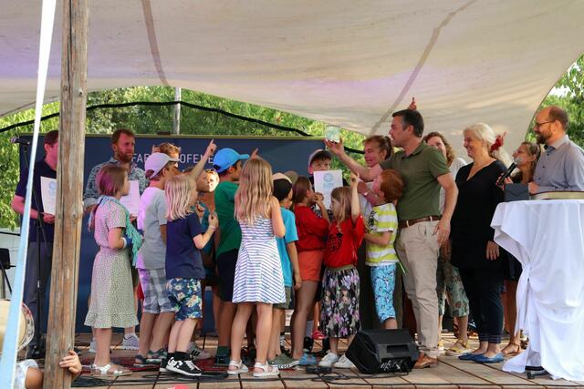 Mit dem Publikumspreis wurde per Online-Abstimmung die Schülerkonferenz der Joseph-Maria-Lutz-Schule mit dem Projekt „Naturnaher Pausenhof“ gekürt. 