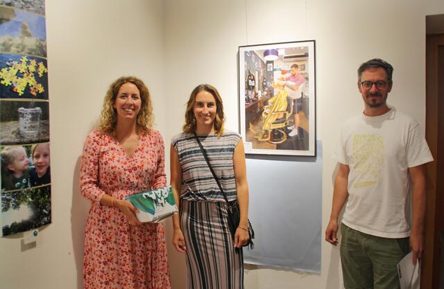 „Bild des Tages“ von Stefanie Herker. (v. l. Julia Spitzenberger, Stefanie Herker, Matthias Stadler)