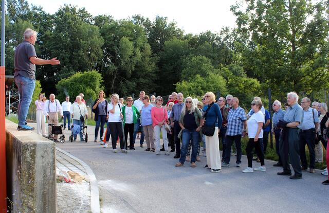 Stefan Maier führte die Gäste über das Gelände. | Foto: Stadtwerke