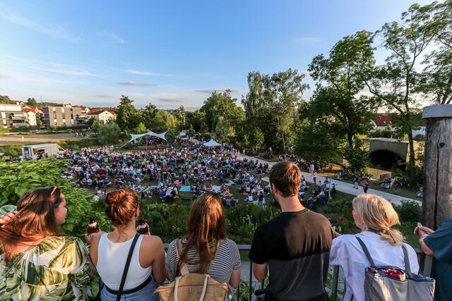 Die beliebte Bürgerpark-Konzertreihe lockte viele in den Park. | Foto: Florian Schaipp
