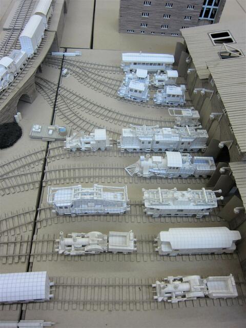 Die Ausstellung zeigt eine Vielzahl an Modellen, die sich zu kompletten Hafen- und Eisenbahnanlagen fügen.  | Foto: Oliver Stoll