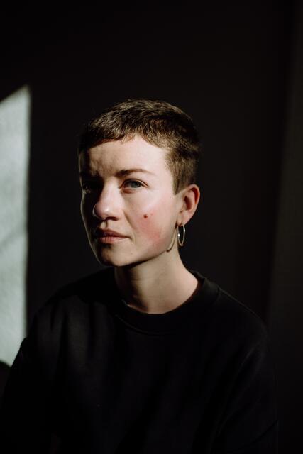 Nachdem Cécil Joyce Röski 2021 das Lutz-Stipendium erhalten hat, wird in diesem Jahr dem Publikum das Romanprojekt „Poussi“ vorgestellt | Foto:  Jelena Ilić