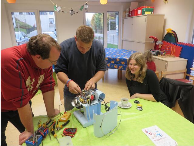 Reparieren statt Entsorgen ist die Devise beim Werkstatt-Café der Caritas.