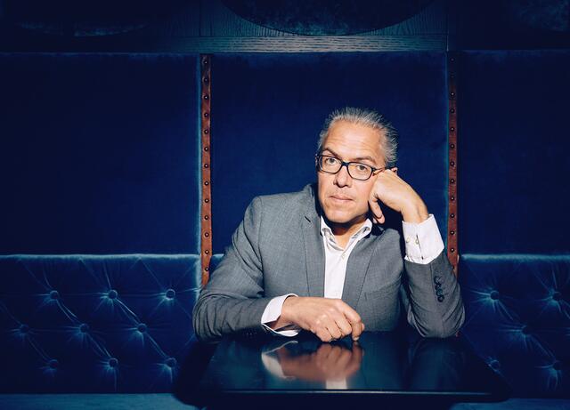 Steffen Kopetzky liest zum Auftakt der Pfaffenhofener Lesebühne. | Foto: Jana Mai, Rowohlt Verlag