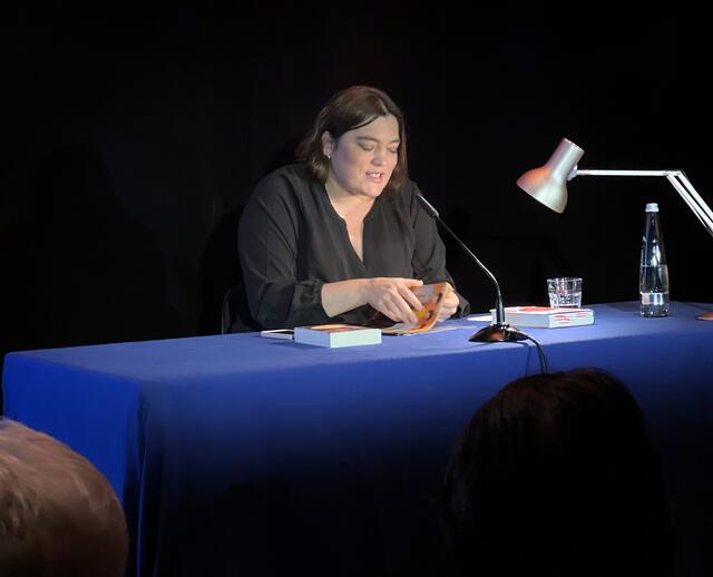 Alena Schröder bei ihrer Lesung im Festsaal.