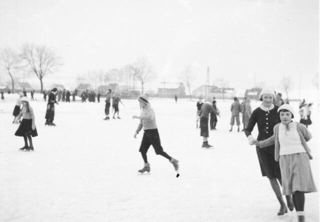 Eislauffreuden an der Scheyerer Straße (ca. 1935) 