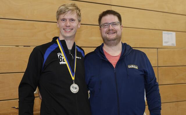 Thorge Boerma freute sich über Silber im Einzel, überreicht durch Thomas Freitag