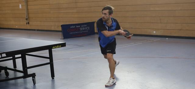 Maxi Pflügler war auch im Einzel nicht zu schlagen und setzte sich im Finale mit 3:0-Sätzen gegen Thorge Boerma durch.