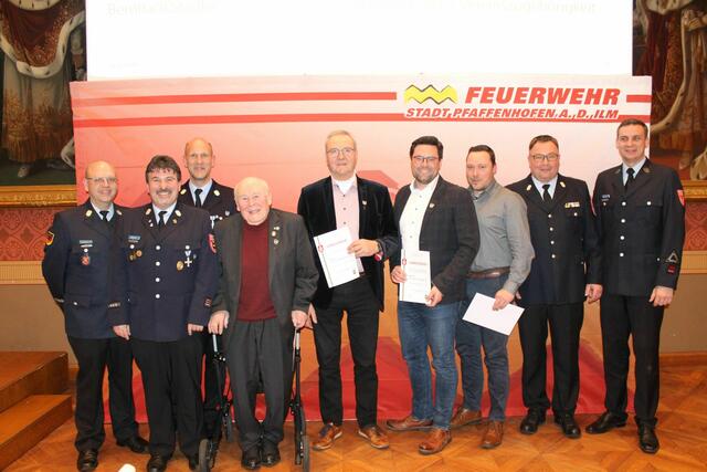 Geehrte v.l.n.r.: Helmut Inderwies (25 Jahre Verein), Georg Hammerschmid (25 Jahre Verein), Florian Nischwitz (25 Jahre Verein+aktiv), Bernhard Stadler (25 Jahre Verein+aktiv)