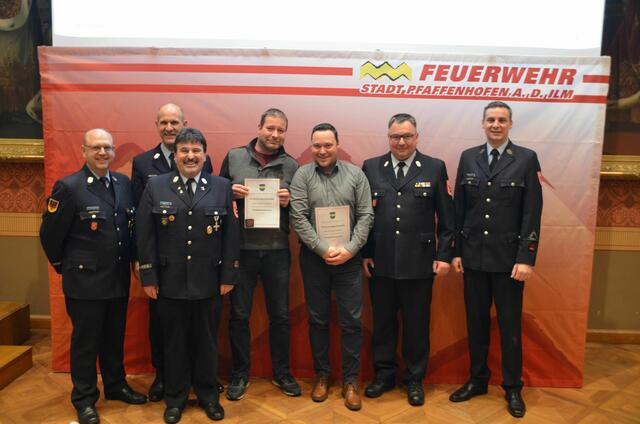 Beförderte v.l.n.r.: Sandro Fischbach (Hauptfeuerwehrmann), Bernhard Stadler (Hauptfeuerwehrmann)