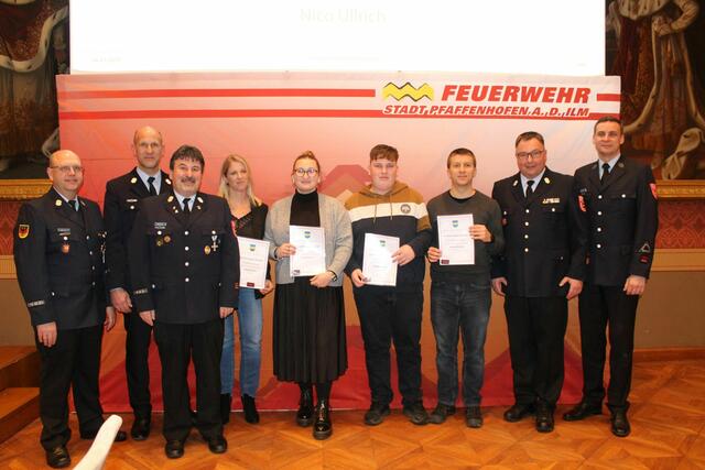 Beförderte v.l.n.r.: Nadine Fritschi (Feuerwehrfrau), Lena Daurer (Feuerwehrfrau), Nico Ullrich (Feuerwehrmann), Sebastian Spindler (Feuerwehrmann)