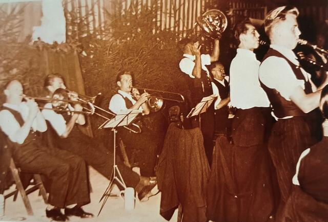 Die Blaskapelle bei einem Auftritt im September 1952  