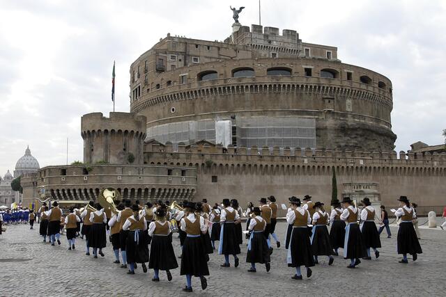 70 Musikanten nahmen 2007 an der Benedikt-Parade in Rom teil. | Foto: Christof Schmidl 