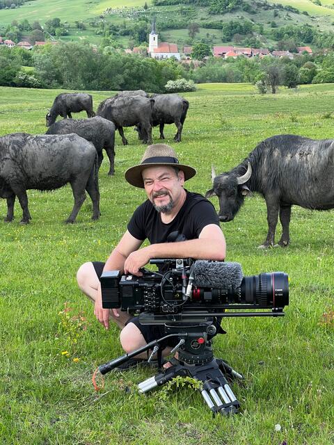 Regisseur, Kameramann und Produzent Jan Haft zeigt bei dem Multimedia-Vortrag eigene Filmaufnahmen.  | Foto: nautilusfilm