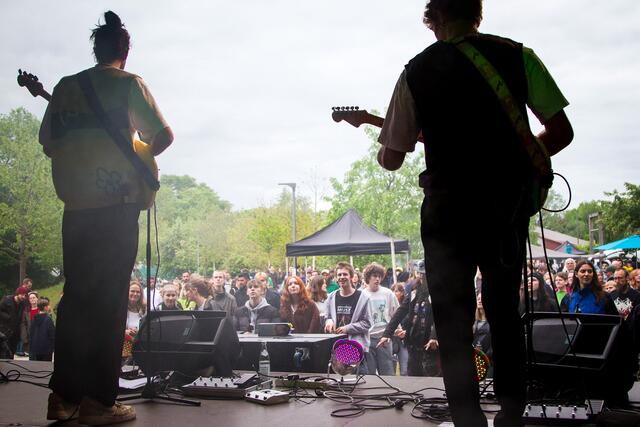 Acht Nachwuchsbands können sich auf der Bühne des Saitensprung 2024 präsentieren.  | Foto: Stadtjugendpflege