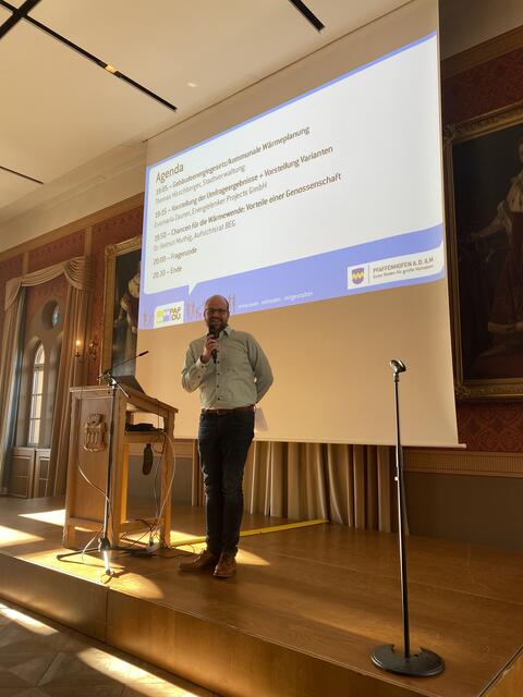 Stadtrat Andreas Herschmann, Referent für Klimaschutz und Nachhaltigkeit, begrüßt die Gäste.  | Foto: Stadtverwaltung