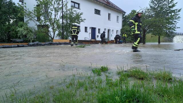 Die Feuerwehren Pfaffenhofen waren bei knapp 200 Einsatzorten im Einsatz.  | Foto: Feuerwehr Pfaffenhofen