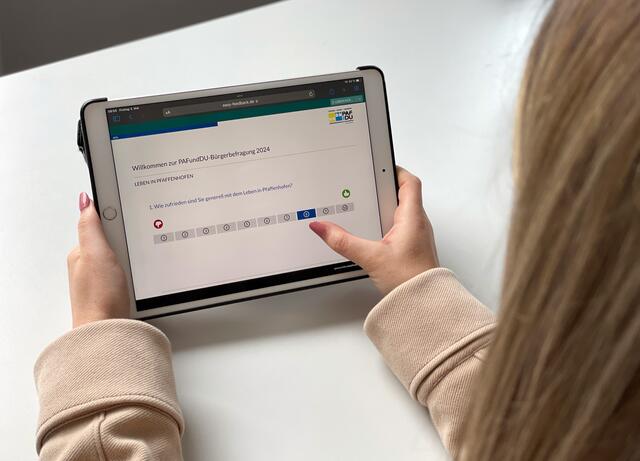 Die Umfrage dauert nur ca. 5 Minuten und kann online oder schriftlich ausgefüllt werden.