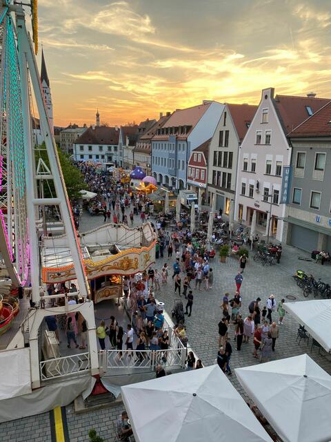Sonnenuntergangsstimmung vom Rathaus aus.