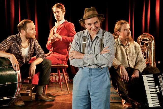 Am Donnerstag findet das erste Bürgerparkkonzert mit Gankino Circus statt. Nicht nur ein Konzert, sondern vielmehr ein kabarettistisches Spektakel.  | Foto: Corinna Roßbach