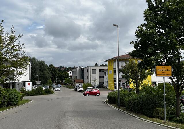 Durch Arztpraxen, Apotheke und Geschäfte sind viele Menschen zu Fuß unterwegs. | Foto: Stadtverwaltung Pfaffenhofen