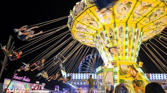 Neben Klassikern wie dem Riesenrad und dem Kettenkarussell, gibt es dieses Jahr u.a. auch eine Geisterbahn auf dem Pfaffenhofener Volksfest. | Foto: Stadtverwaltung Pfaffenhofen a. d. Ilm