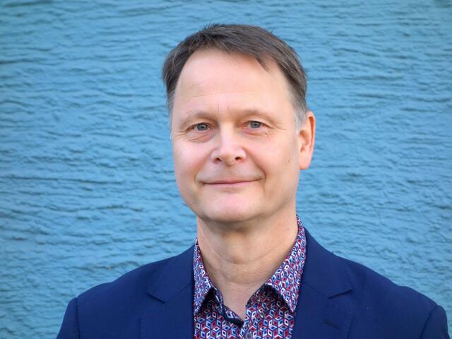 Rolf-Bernhard Essig entführt das Publikum in die Welt des Fluchens.  | Foto: Gudrun Schury