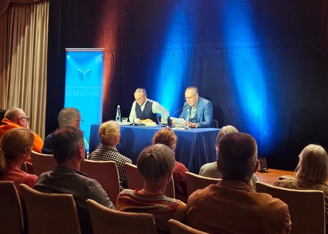 Volker Kutscher las am Freitagabend aus seinem letzten Roman rund um Gereon Rath. | Foto: Stadtverwaltung Pfaffenhofen a. d. Ilm