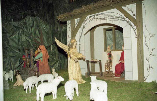 Szene der Krippe in der Spitalkirche mit kunstvollen Figuren (2000) | Foto: Stadtarchiv Pfaffenhofen