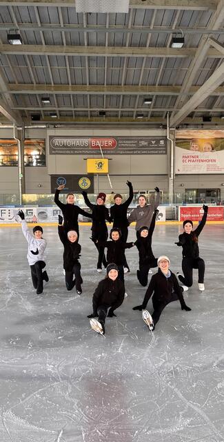 Die Läuferinnen des ECP aus den Gruppen 1 und 2 bei der Vorbereitung auf die Jubiläumsshow | Foto: ECP Pfaffenhofen