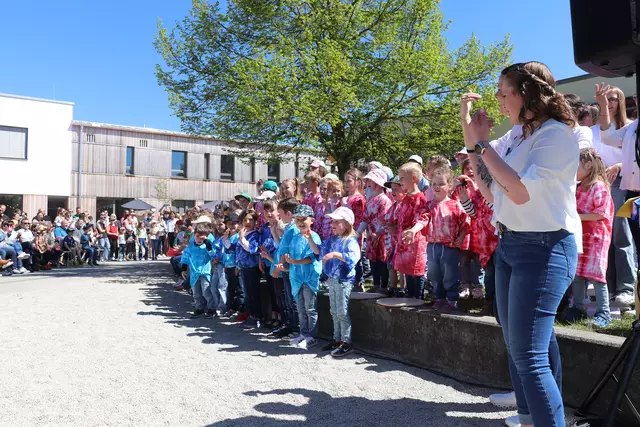 Bei der Eröffnungsfeier des Neubaus Maria Rast 2024 beeindruckten die Kinder die Gäste mit einem 
unterhaltsamen Programm.  | Foto: Stadtverwaltung Pfaffenhofen