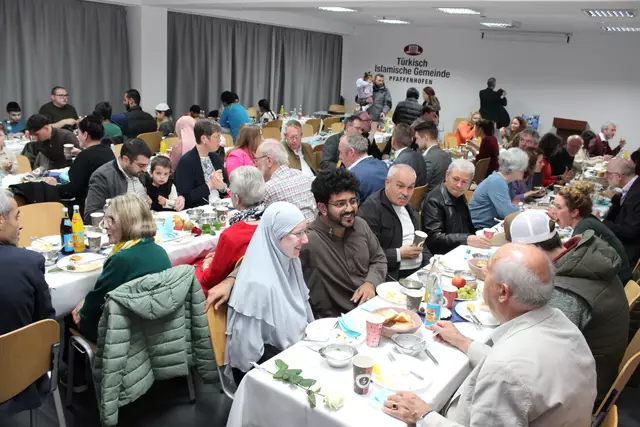 Sehr gut besucht von muslimischen und christlichen Gästen war das Fastenbrechen in der Pfaffenhofener Moschee.
