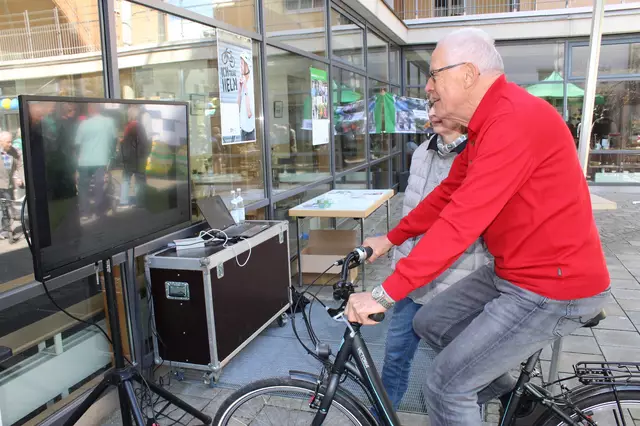 Die Fahrsimulatoren wurden fleißig ausprobiert. | Foto:  © Seniorenbüro