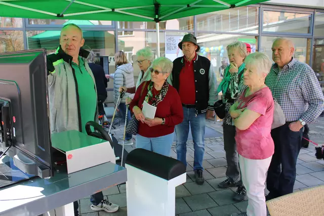 Die Fahrsimulatoren wurden fleißig ausprobiert.  | Foto: © Seniorenbüro
