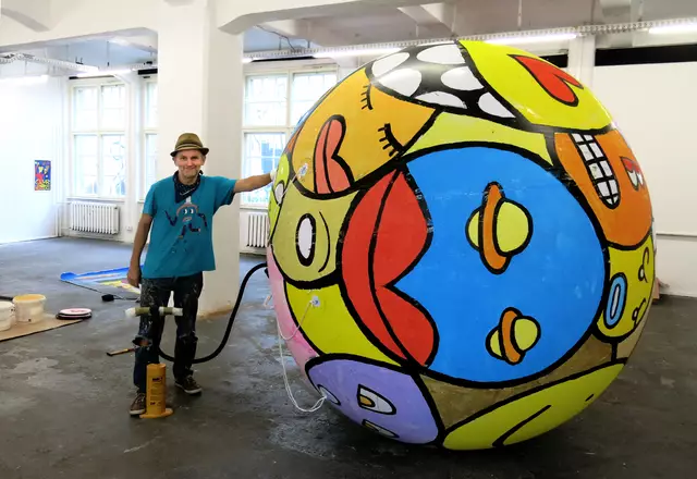 Der bekannte PopArt Künstler Jim Aviognon präsentiert
in der Kunsthalle einige seiner bekannten Werke. | Foto: Effi Mild