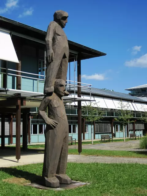 In der Innenstadt können übergroße Skulpturen von
Josef Lang betrachtet werden. | Foto: Josef Lang